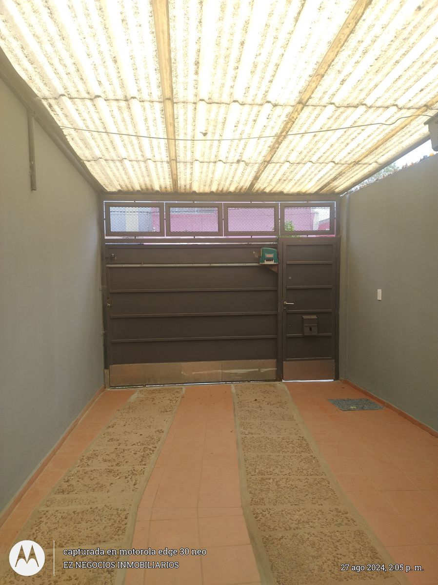 casa de cuatro dormitorios dos baños piscina quincho parrillagarajeparados vehículos — foto 3