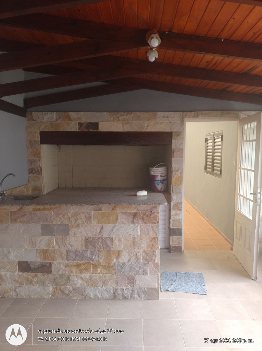 casa de cuatro dormitorios dos baños piscina quincho parrillagarajeparados vehículos — foto 6
