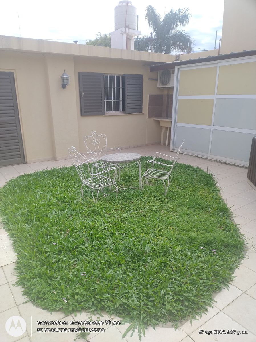 casa de cuatro dormitorios dos baños piscina quincho parrillagarajeparados vehículos — foto 8