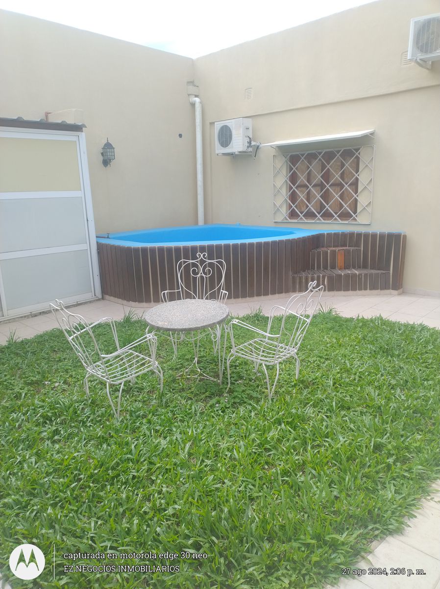 casa de cuatro dormitorios dos baños piscina quincho parrillagarajeparados vehículos — foto 9