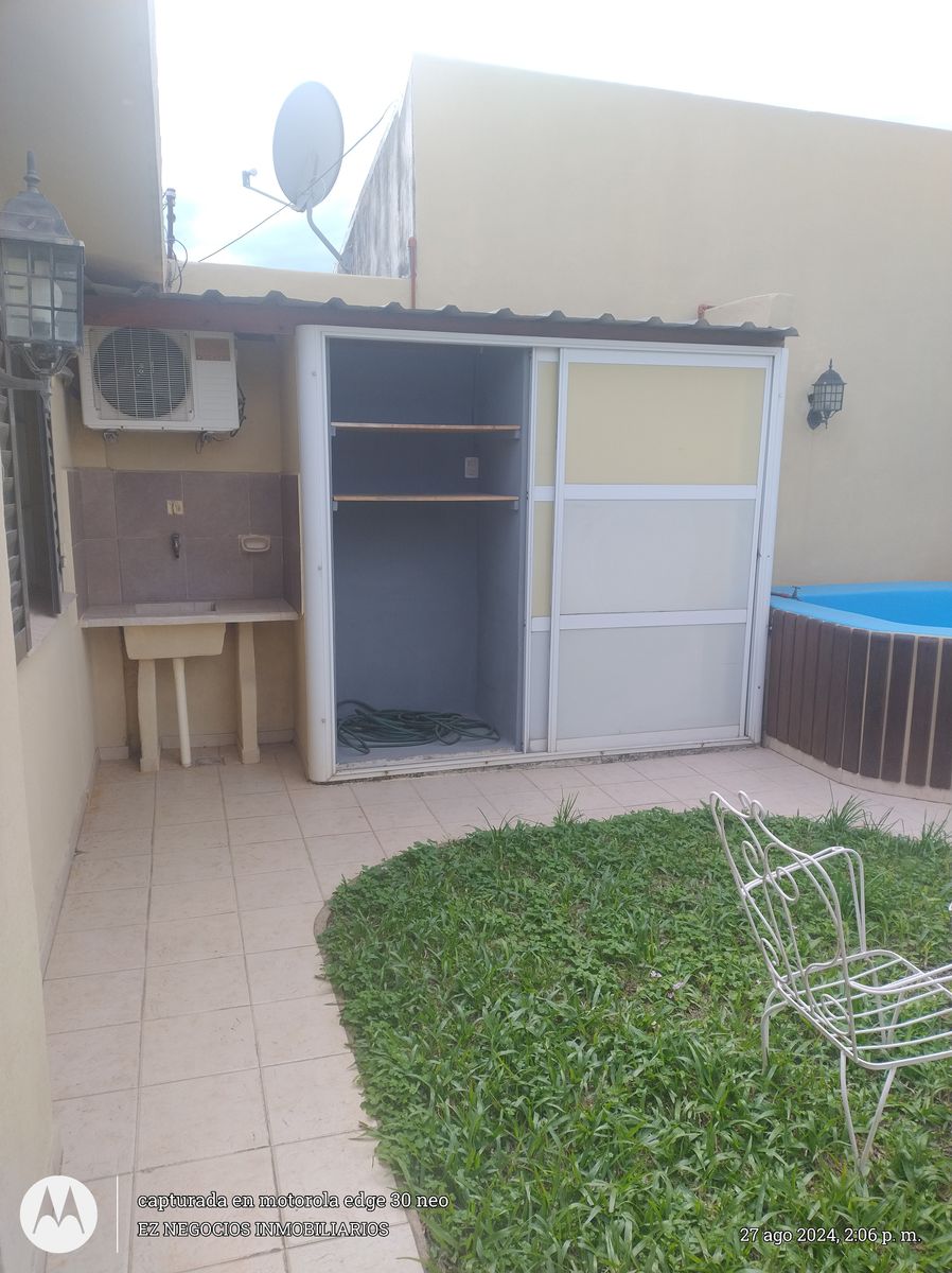 casa de cuatro dormitorios dos baños piscina quincho parrillagarajeparados vehículos — foto 10