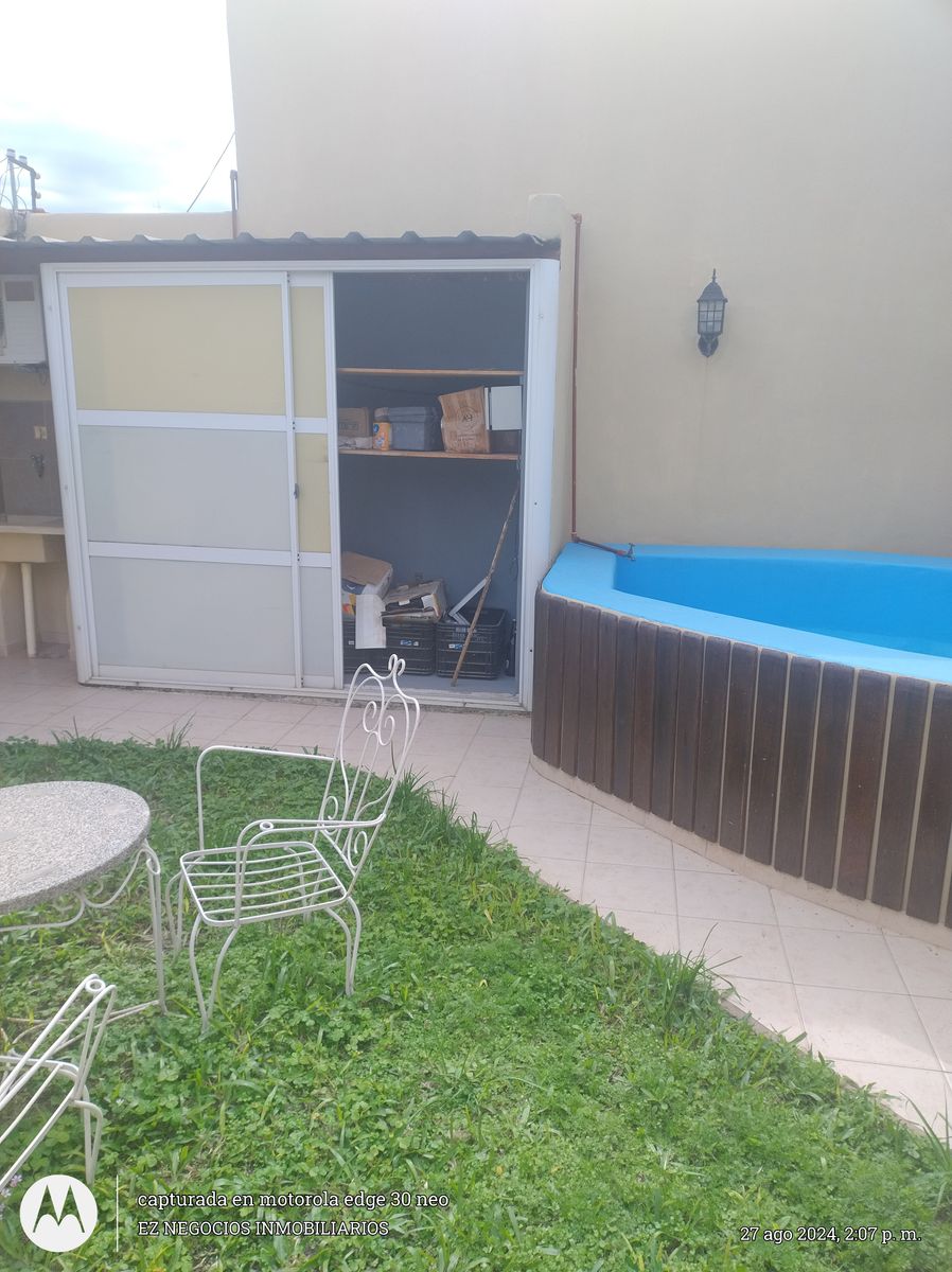 casa de cuatro dormitorios dos baños piscina quincho parrillagarajeparados vehículos — foto 11