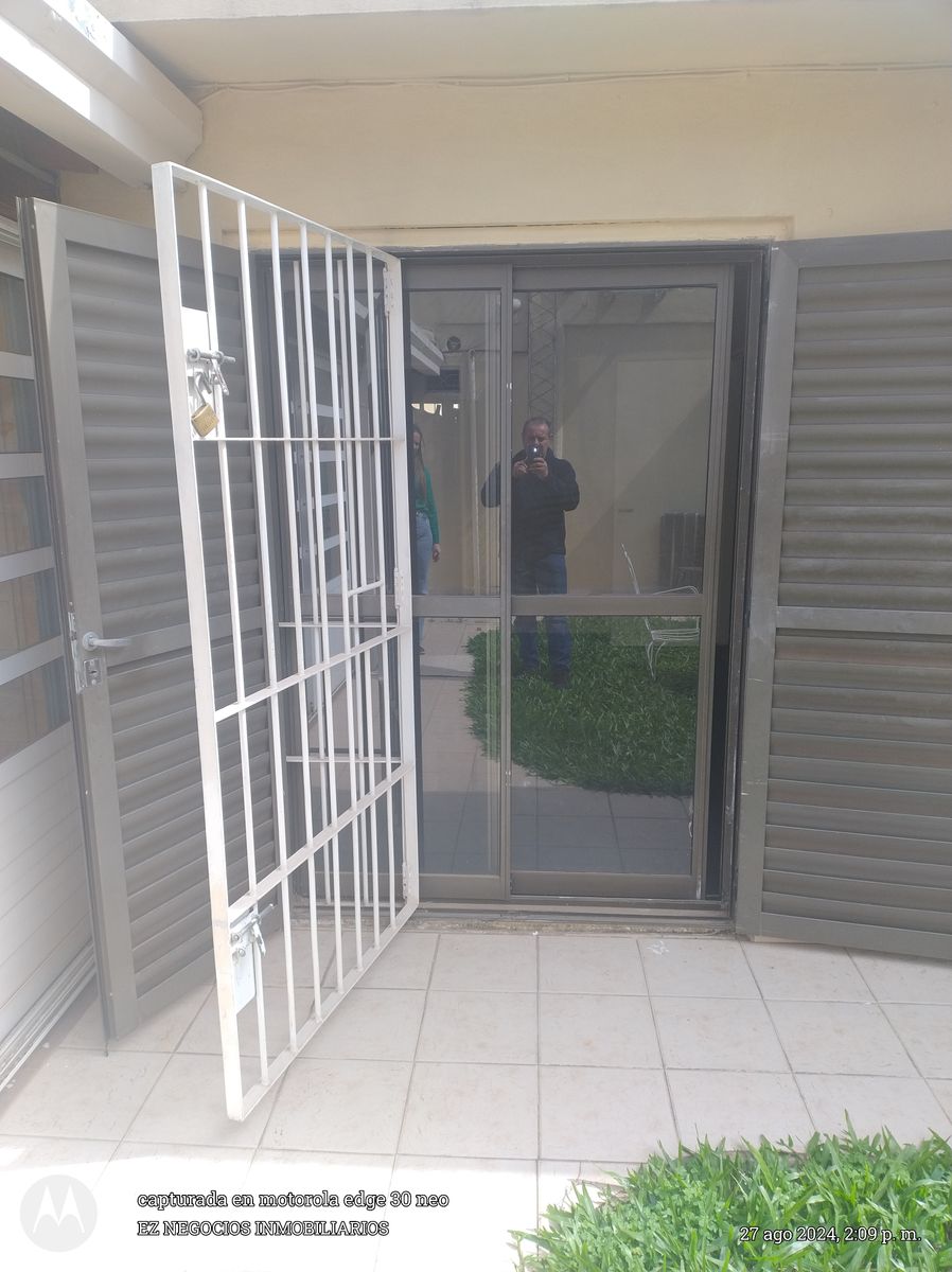 casa de cuatro dormitorios dos baños piscina quincho parrillagarajeparados vehículos — foto 12