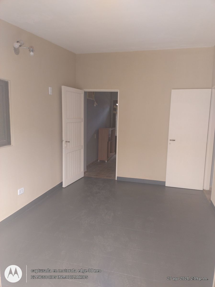 casa de cuatro dormitorios dos baños piscina quincho parrillagarajeparados vehículos — foto 13