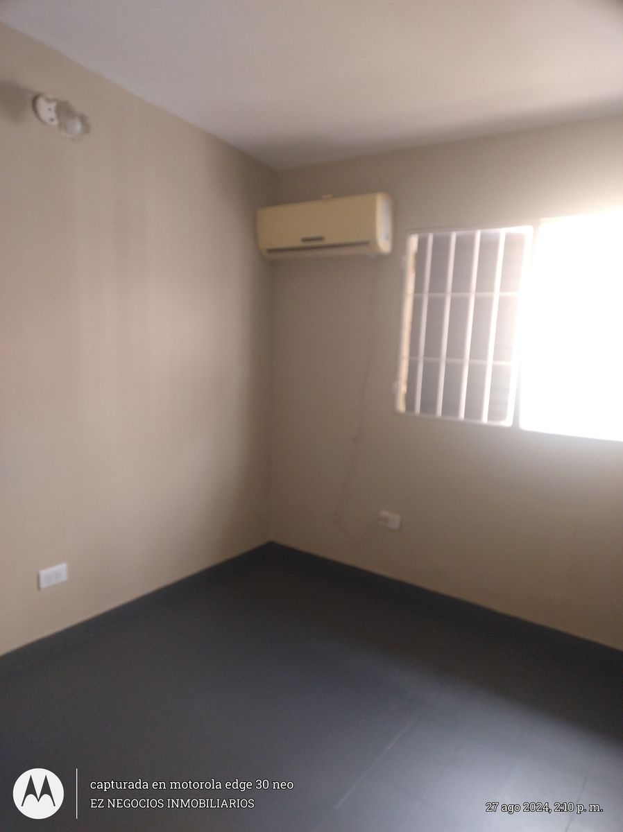 casa de cuatro dormitorios dos baños piscina quincho parrillagarajeparados vehículos — foto 14