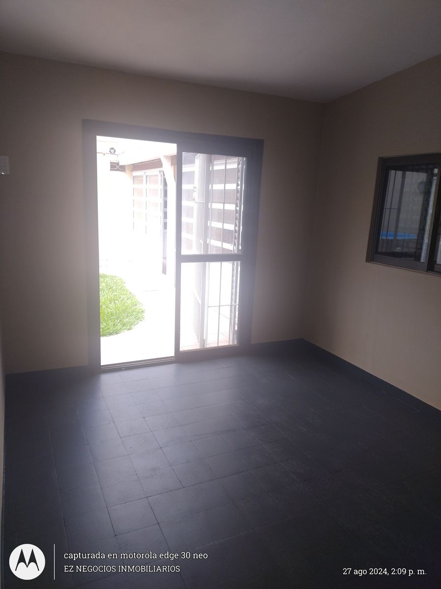 casa de cuatro dormitorios dos baños piscina quincho parrillagarajeparados vehículos — foto 15