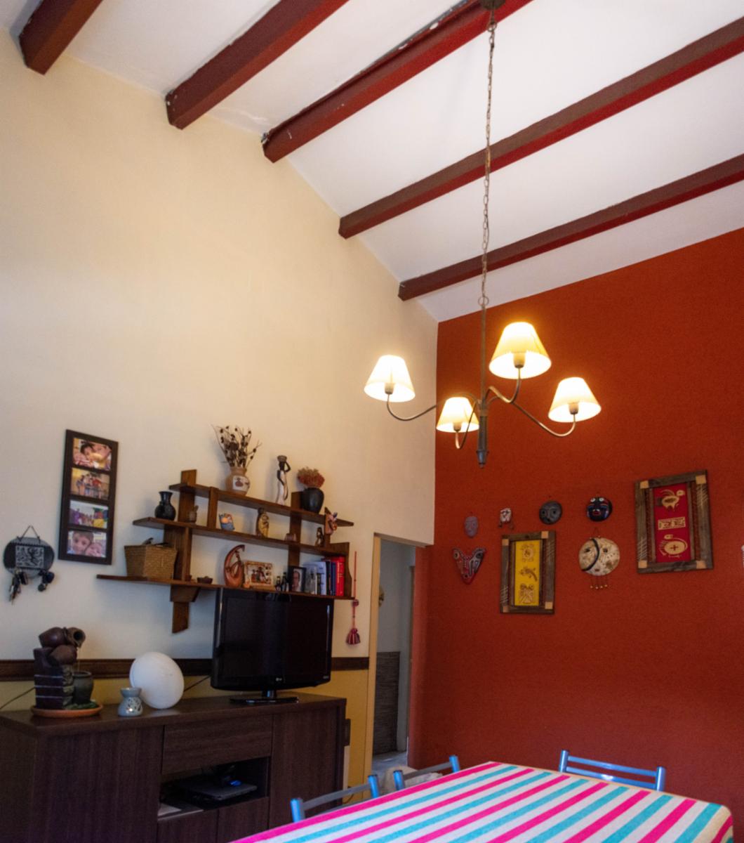 Se vende casa al frente con tres dormitorios en zona colegio Lourdes