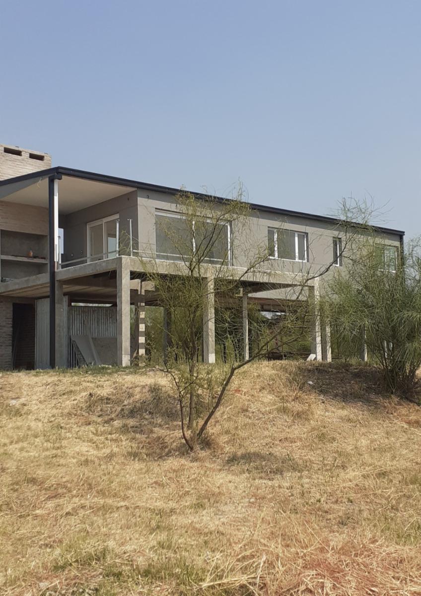 CASA A ESTRENAR FRENTE AL RIO AL LADO DE COUNTRY SOLARES DE PAUCKE. AUTOPISTA SANTA FE -ROSARIO