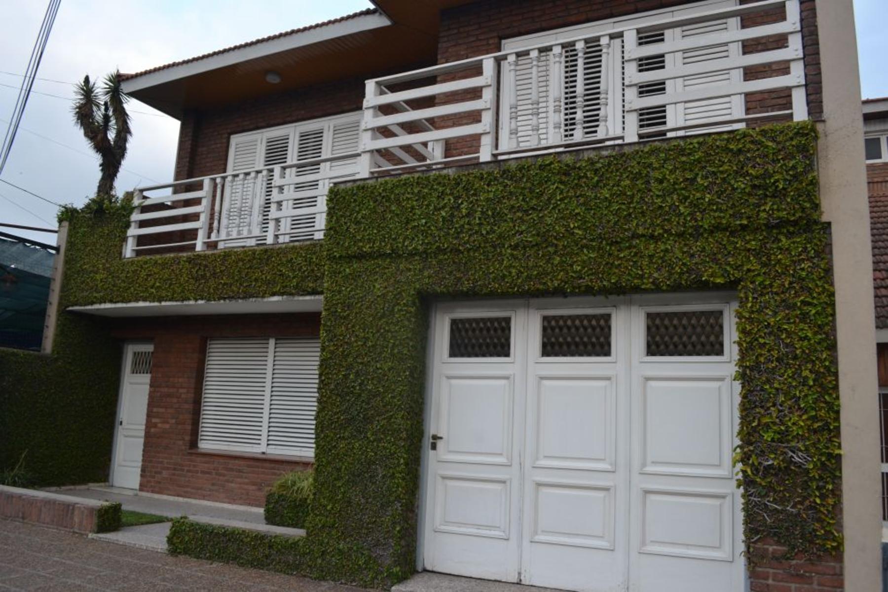 VENTA CASA 6 AMBIENTES EN 2 PLANTAS TEMPERLEY
