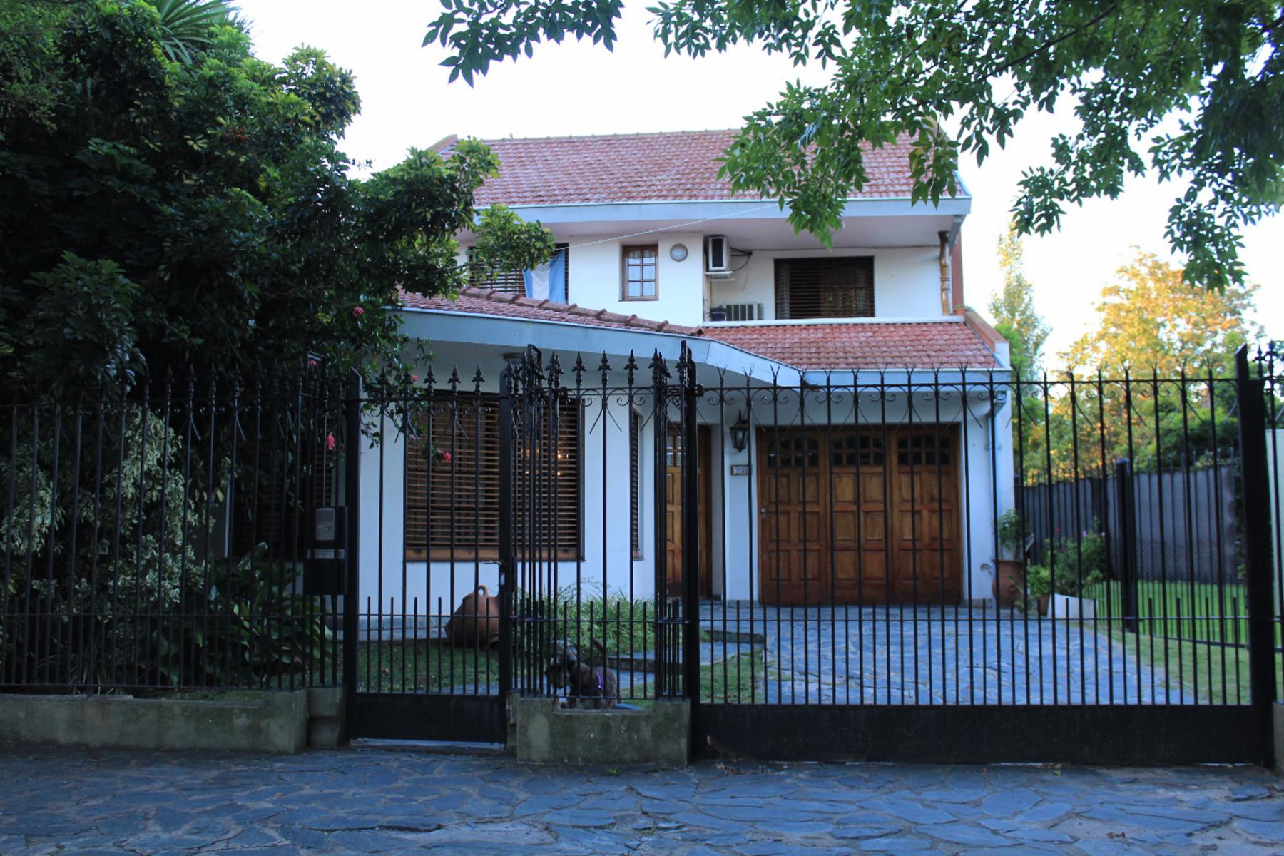 VENTA CASA 4 AMBIENTES BURZACO