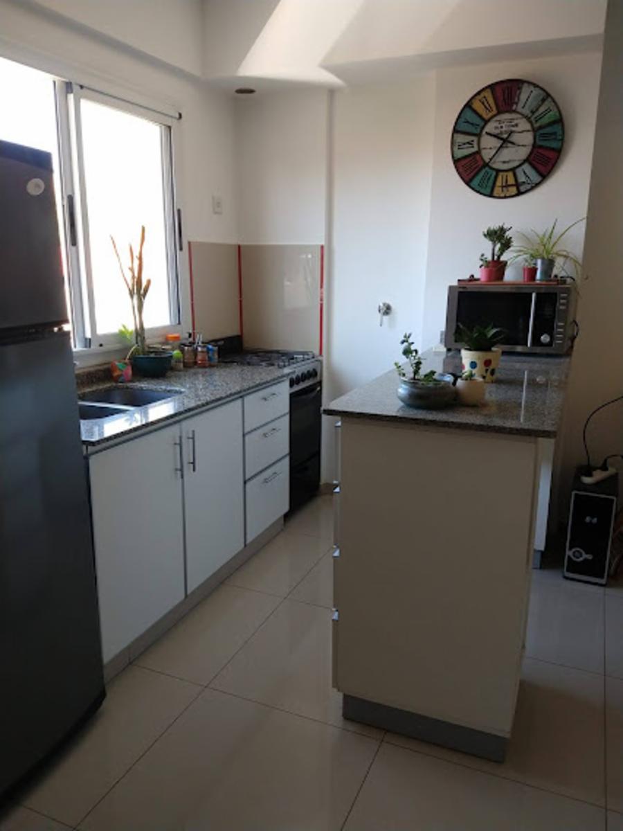 Venta Depto 2 amb con cochera apto profesional en Centro Lomas de Zamora Bajas Expensas — foto 5