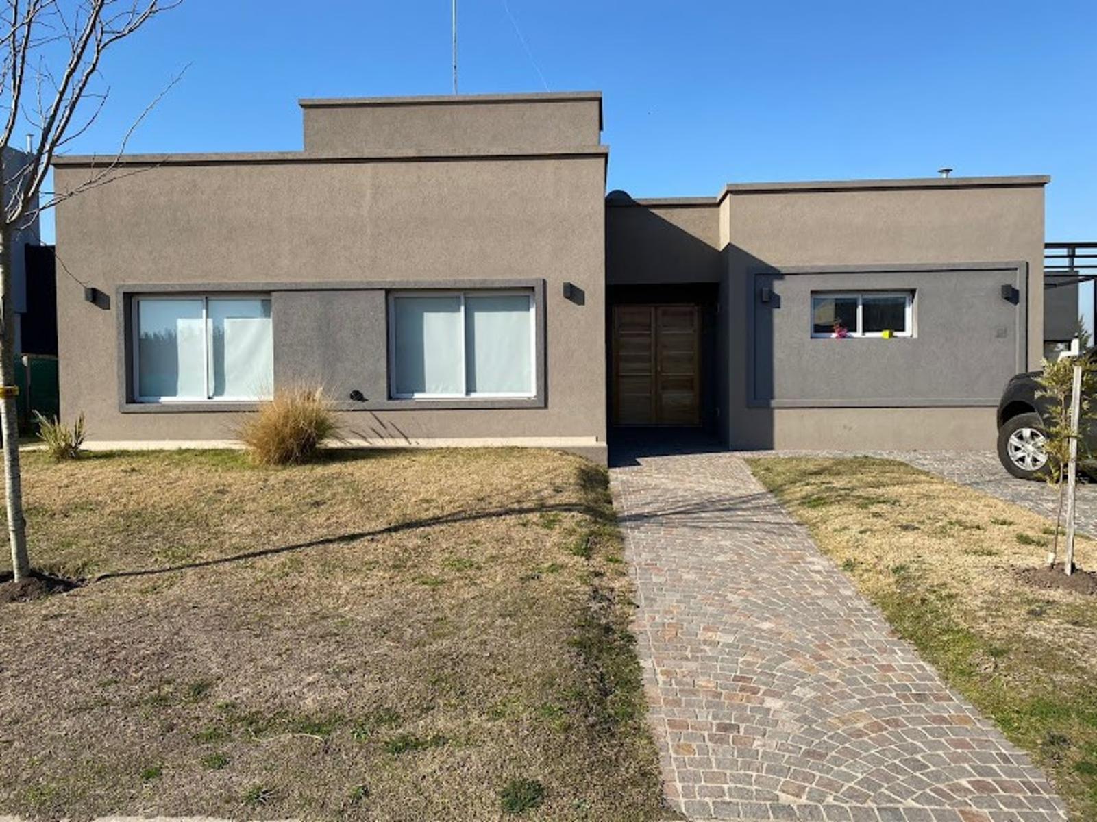 Venta Casa 4 AMBIENTES en Barrio Santa Inés Canning