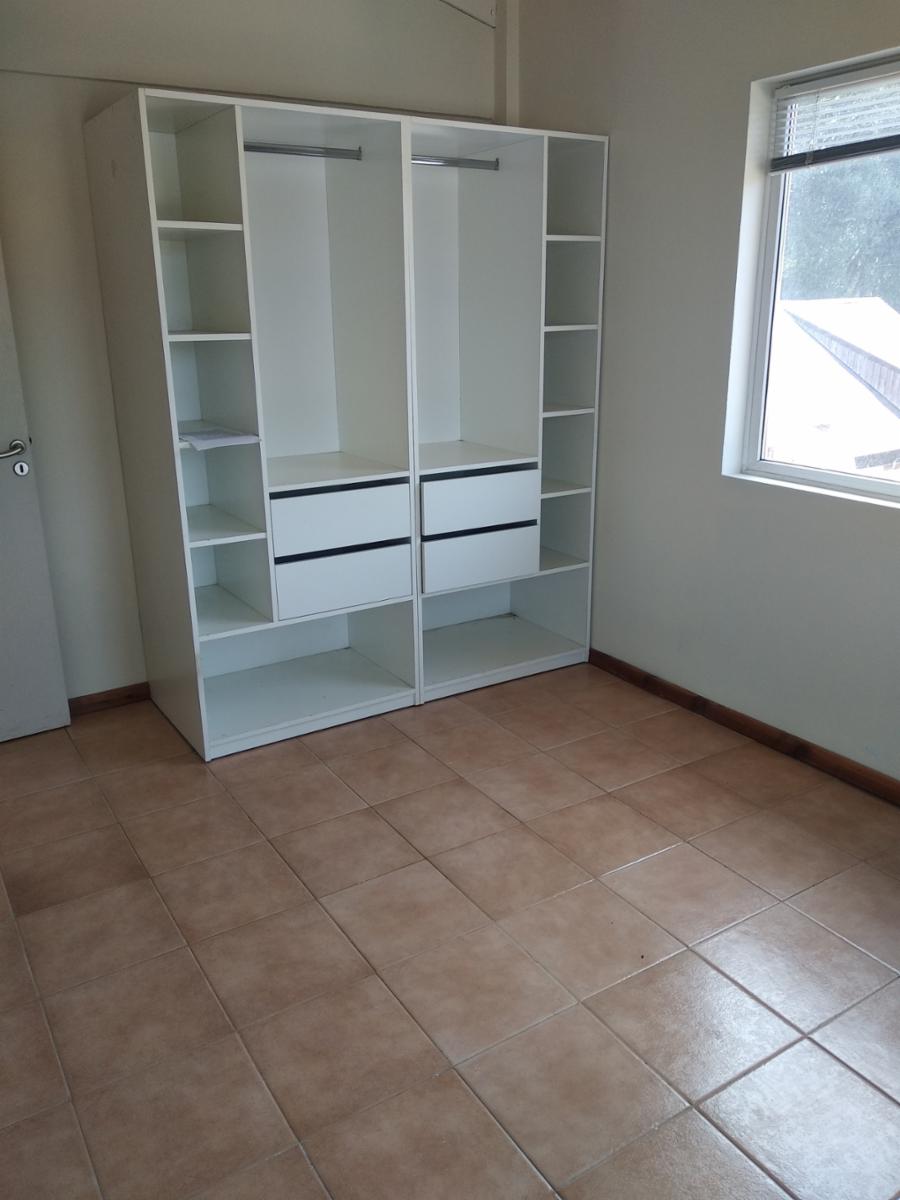 Se Vende Cómodo Departamento de Dos Dormitorios en Villa P. La Cascada - 2