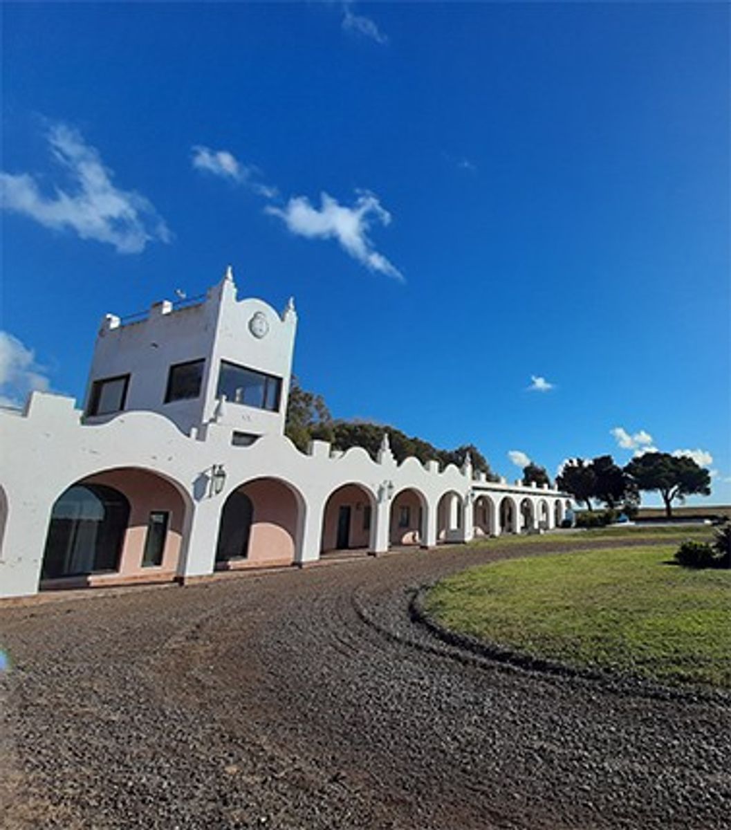 Venta de Estancia Turística y Frigorífico En la Patagonia Norte,Provincia de Buenos Aires - 1