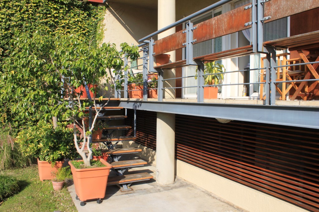 LINDISIMO 4AMB.TIPO CASA CON SALIDA A JARDIN. IMPECABLE - 11