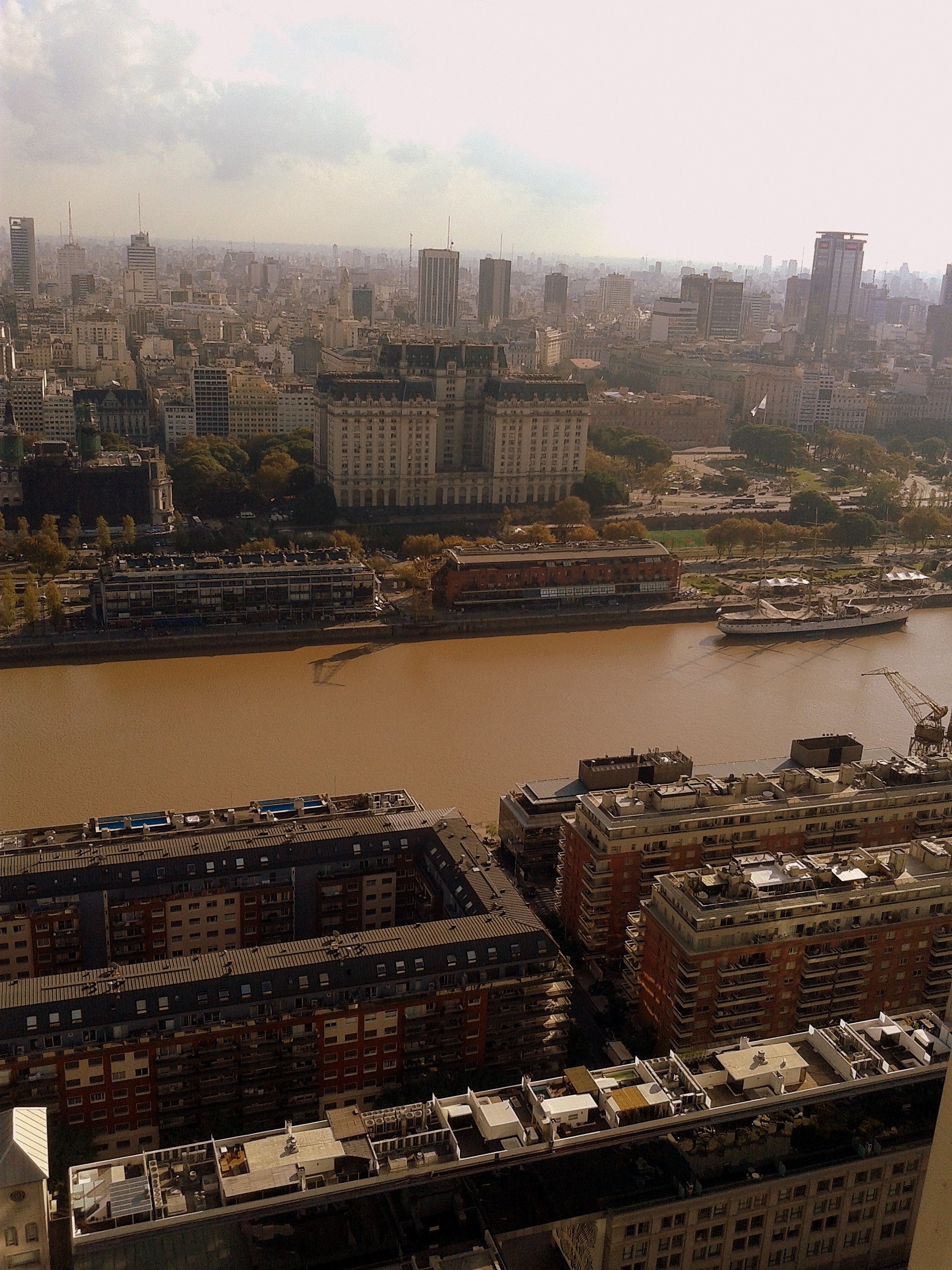 INCREIBLE TRIPLEX EN ALTURA CON TERRAZA PROPIA — foto 2