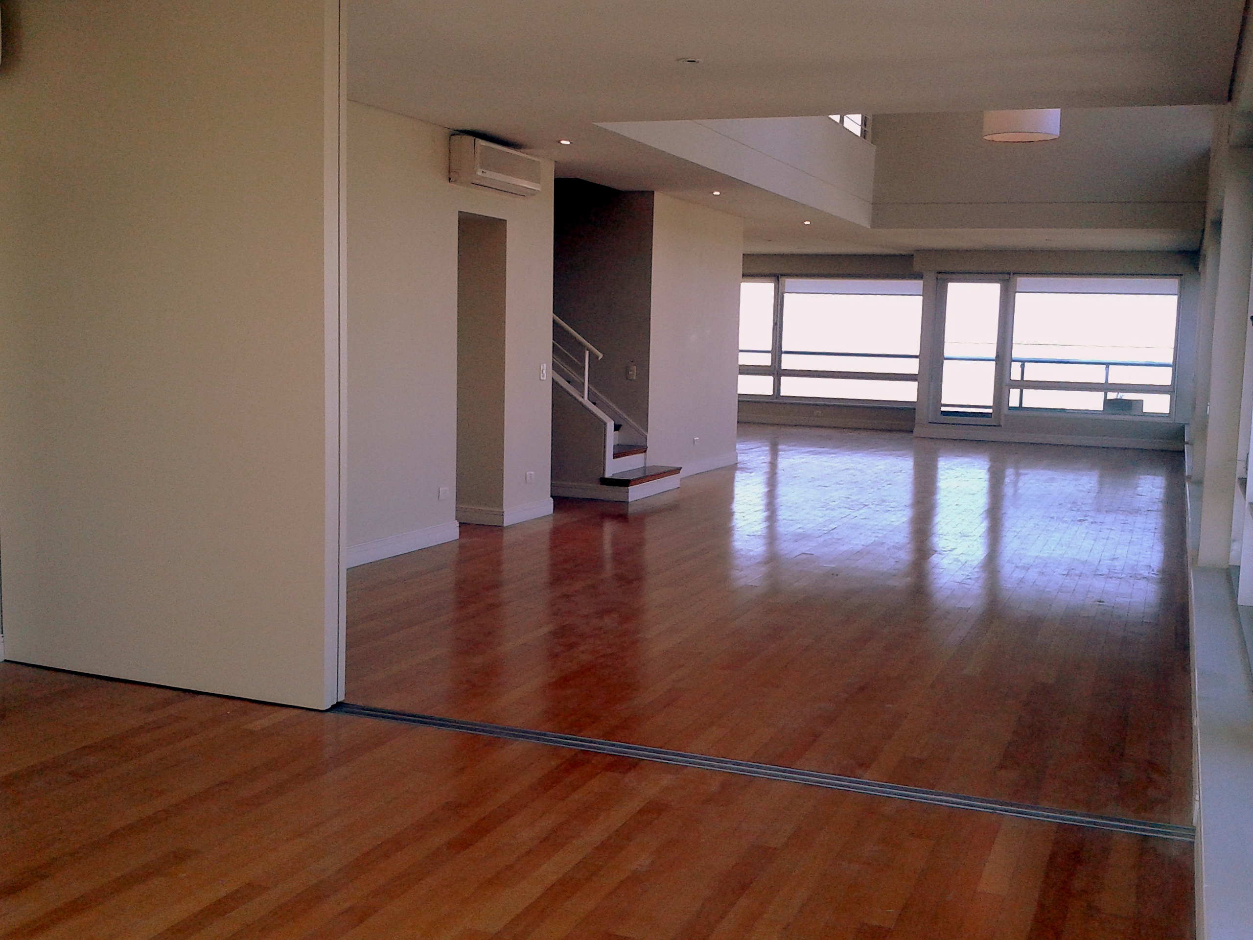 INCREIBLE TRIPLEX EN ALTURA CON TERRAZA PROPIA — foto 4