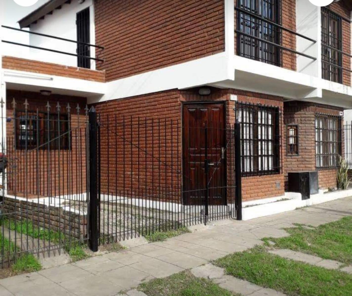 Excelente Duplex 3 ambientes con cochera, posibilidad de alguna permuta — foto 2