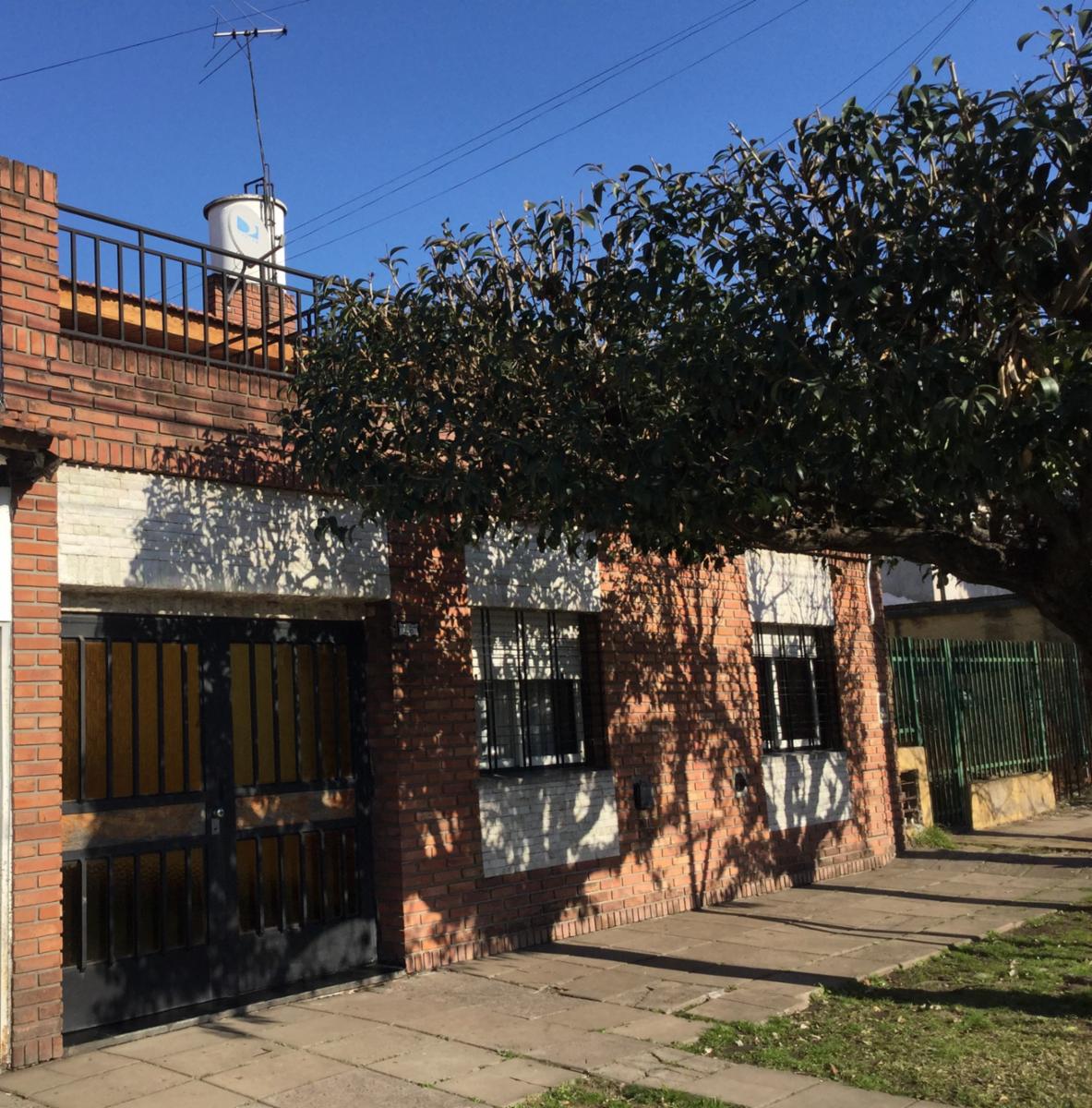 Villa Luzuriaga PH Tipo casa 3 Ambientes totalmente independiente