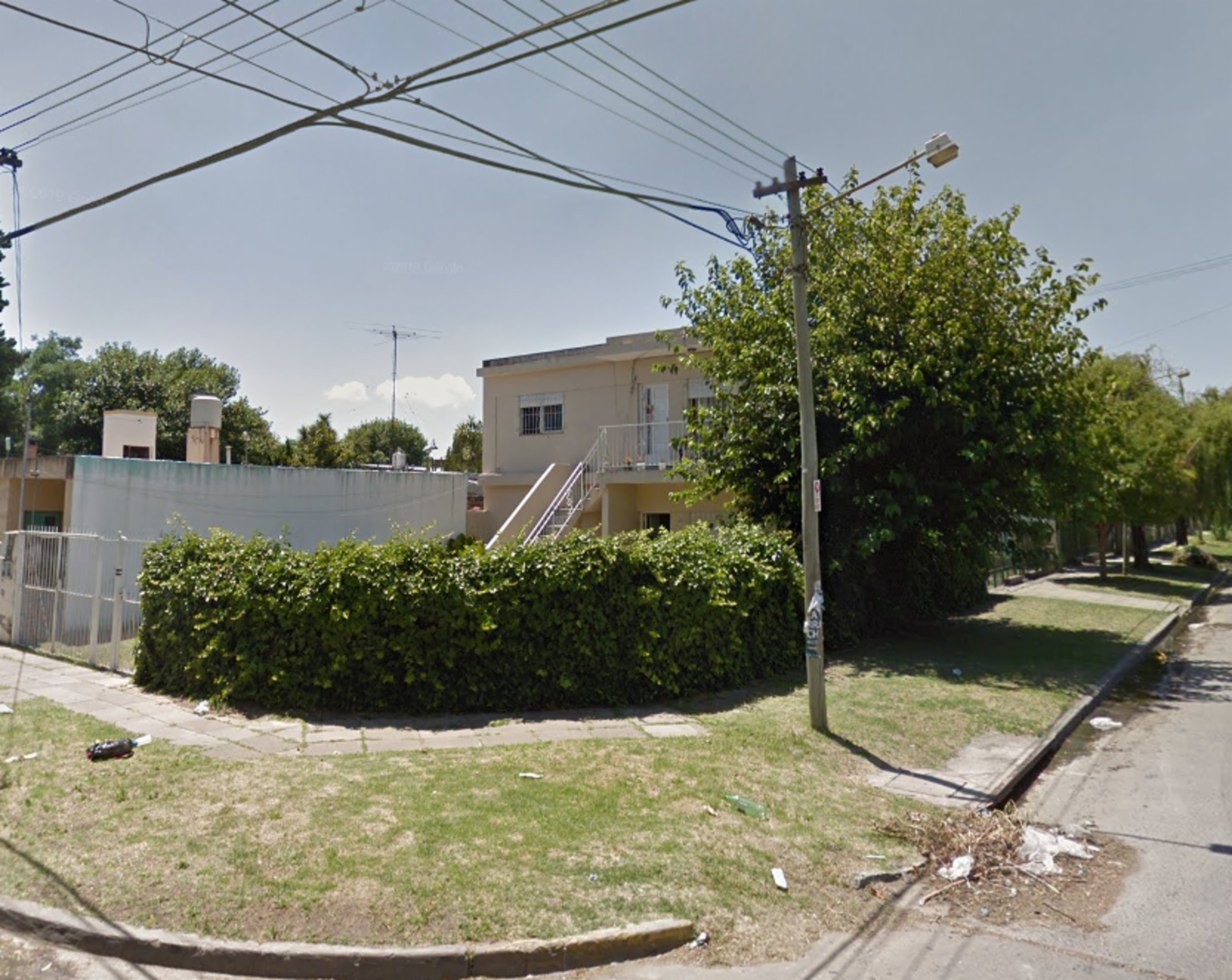 Oportunidad Sobre Lote de 200 m2 Dos Departamentos 3 ambientes y Terreno Libre — foto 3