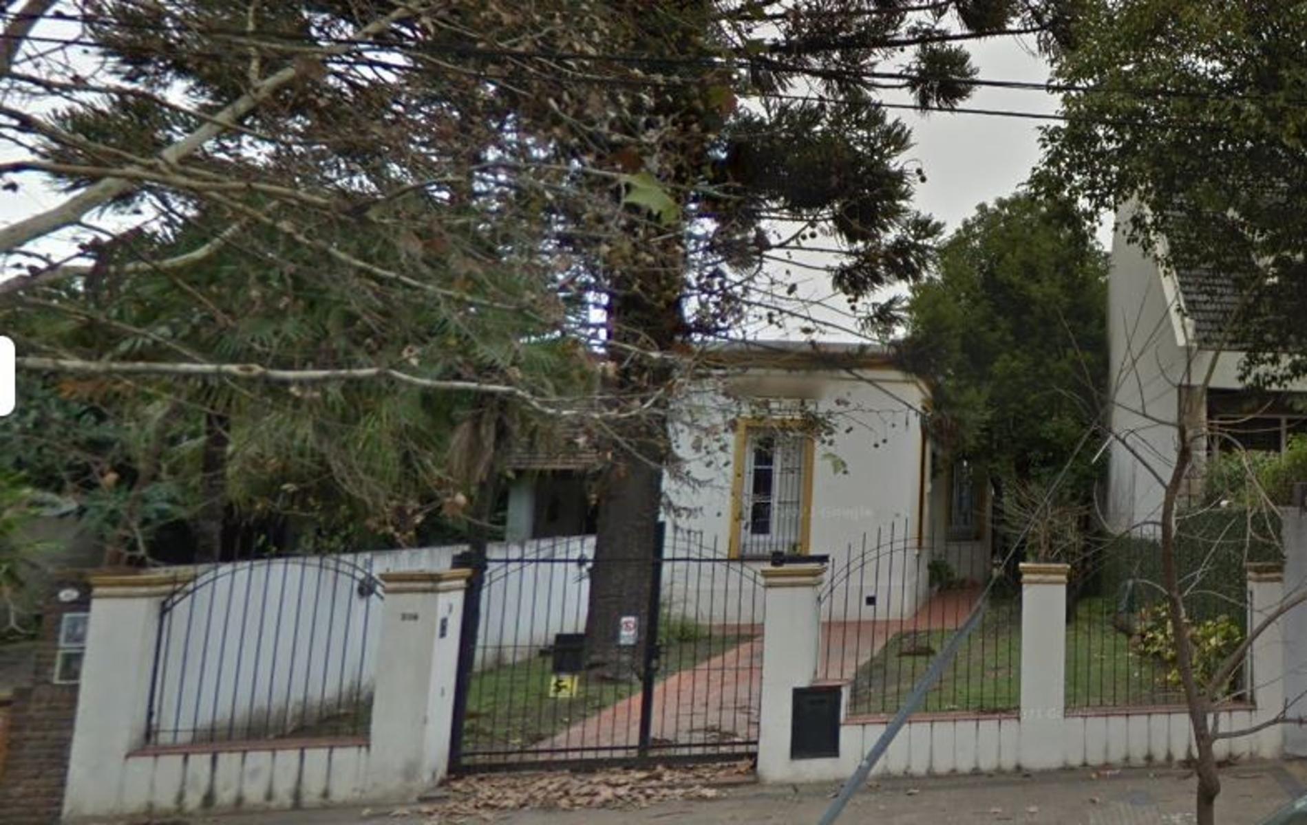 NUEVO VALOR Haedo Chico Casa de época. Propiedad de excelente ubicación Libertad al 500 frente a la calle Estrada. Lote de 591 m2 SE ESCUCHAN OFERTAS