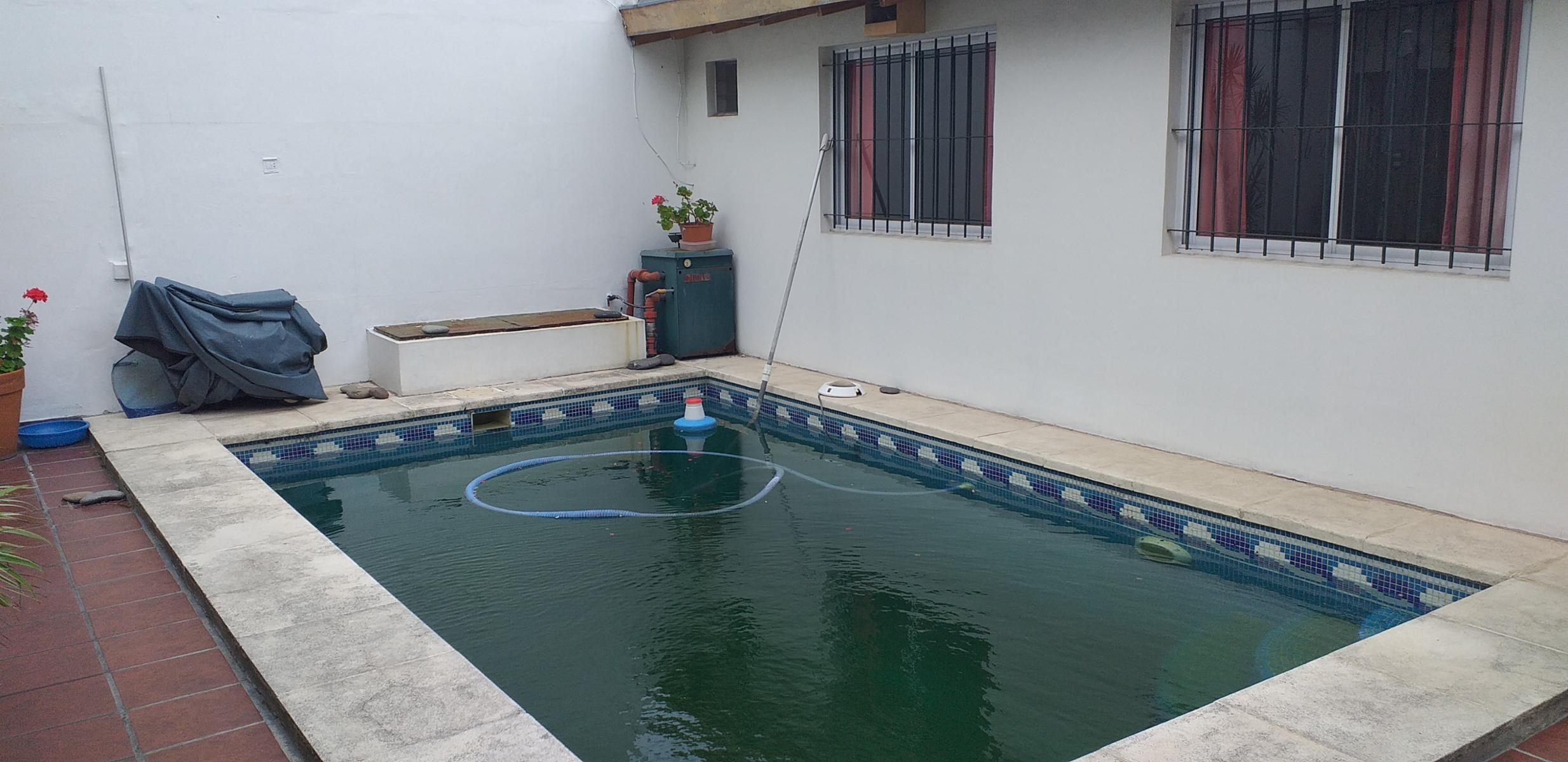 RAMOS MEJIA Excelente propiedad sobre lote propio. 4 Ambientes Cochera/3 Autos Muy buena ubicación — foto 8