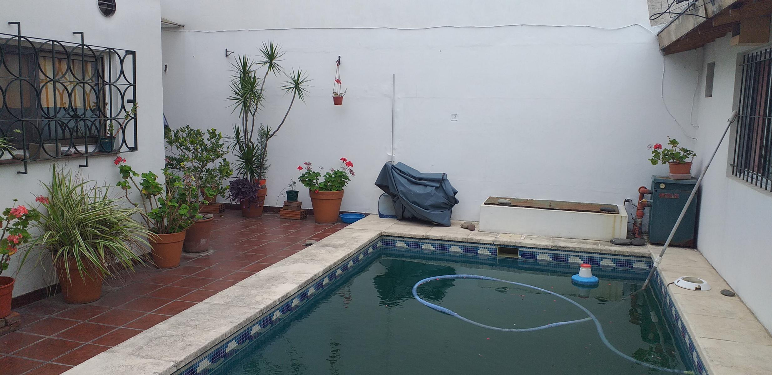 RAMOS MEJIA Excelente propiedad sobre lote propio. 4 Ambientes Cochera/3 Autos Muy buena ubicación — foto 10