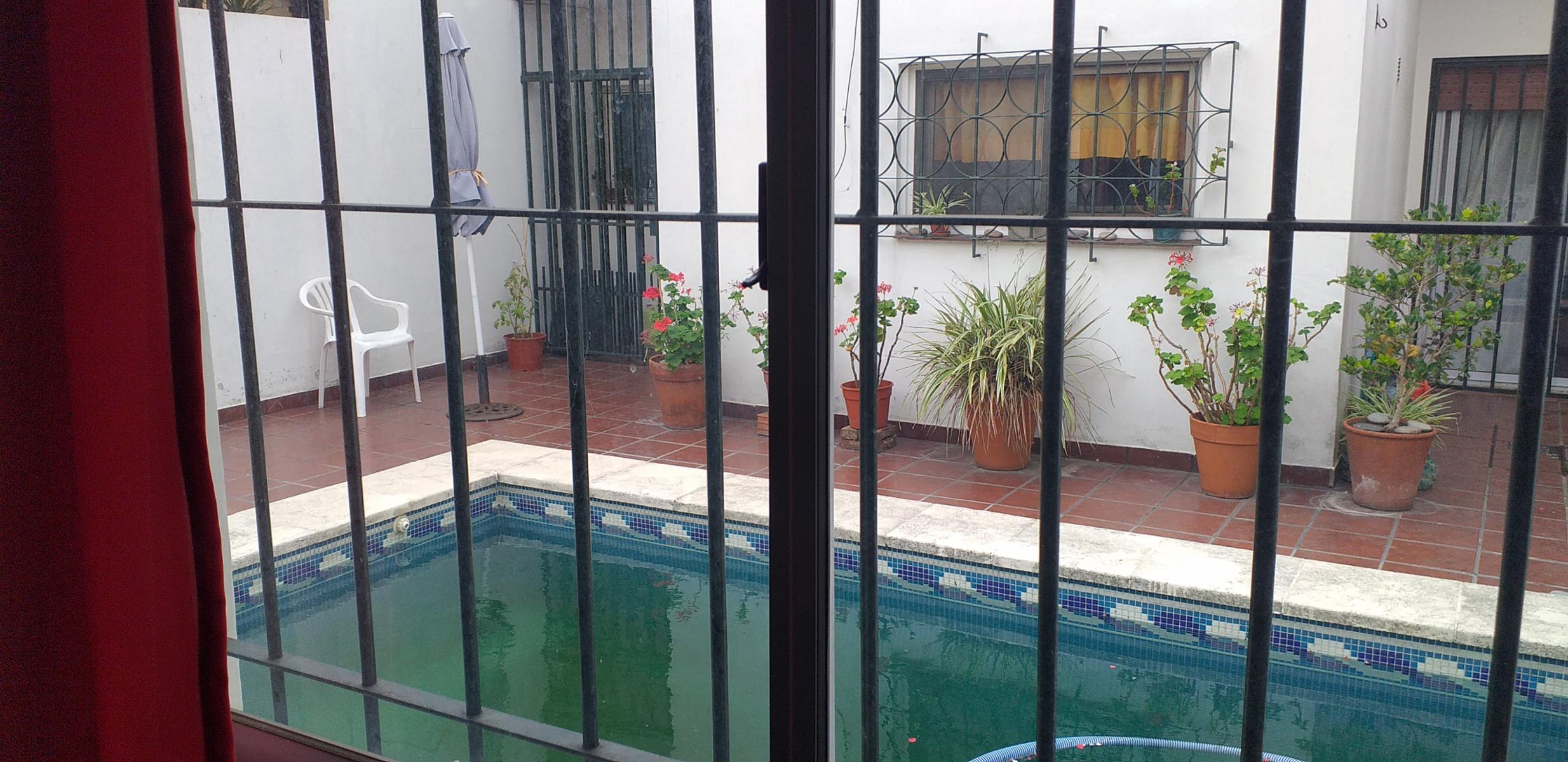 RAMOS MEJIA Excelente propiedad sobre lote propio. 4 Ambientes Cochera/3 Autos Muy buena ubicación — foto 13