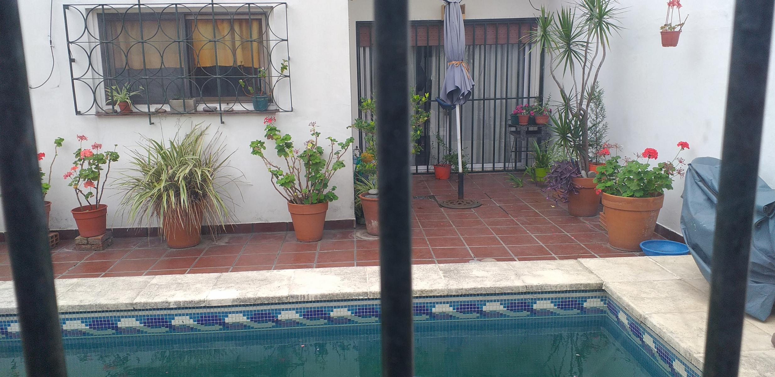 RAMOS MEJIA Excelente propiedad sobre lote propio. 4 Ambientes Cochera/3 Autos Muy buena ubicación — foto 14