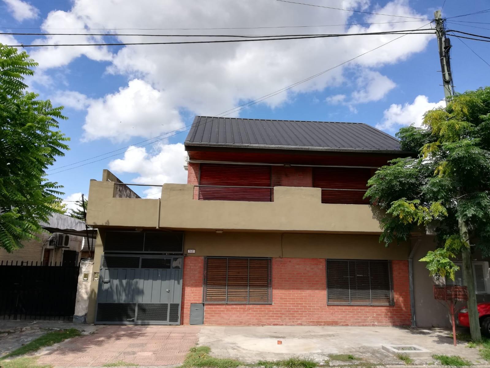 Casa lote propio de 6 ambientes. Cochera pasante 3 autos Fondo libre — foto 4
