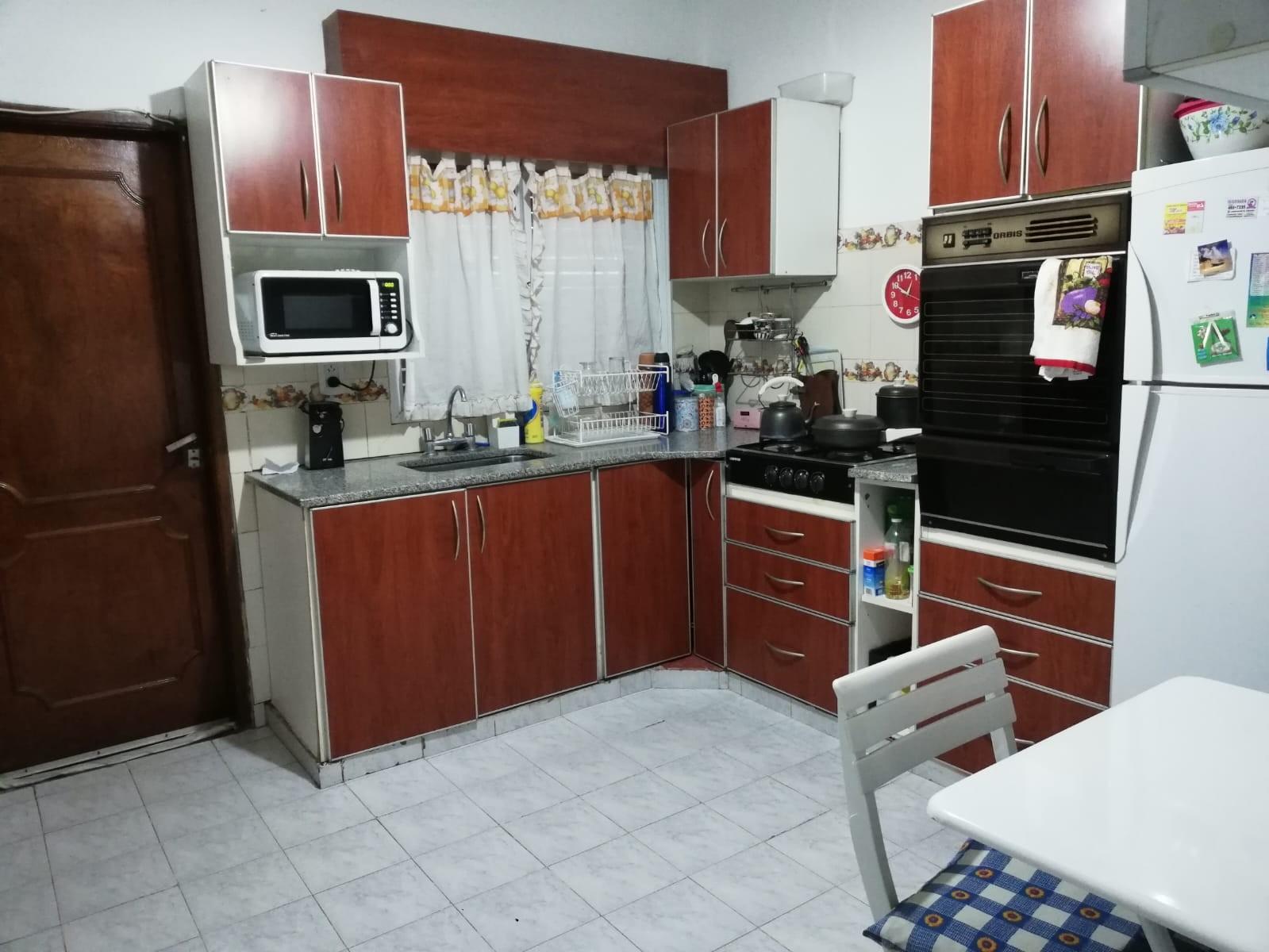 Casa lote propio de 6 ambientes. Cochera pasante 3 autos Fondo libre — foto 6