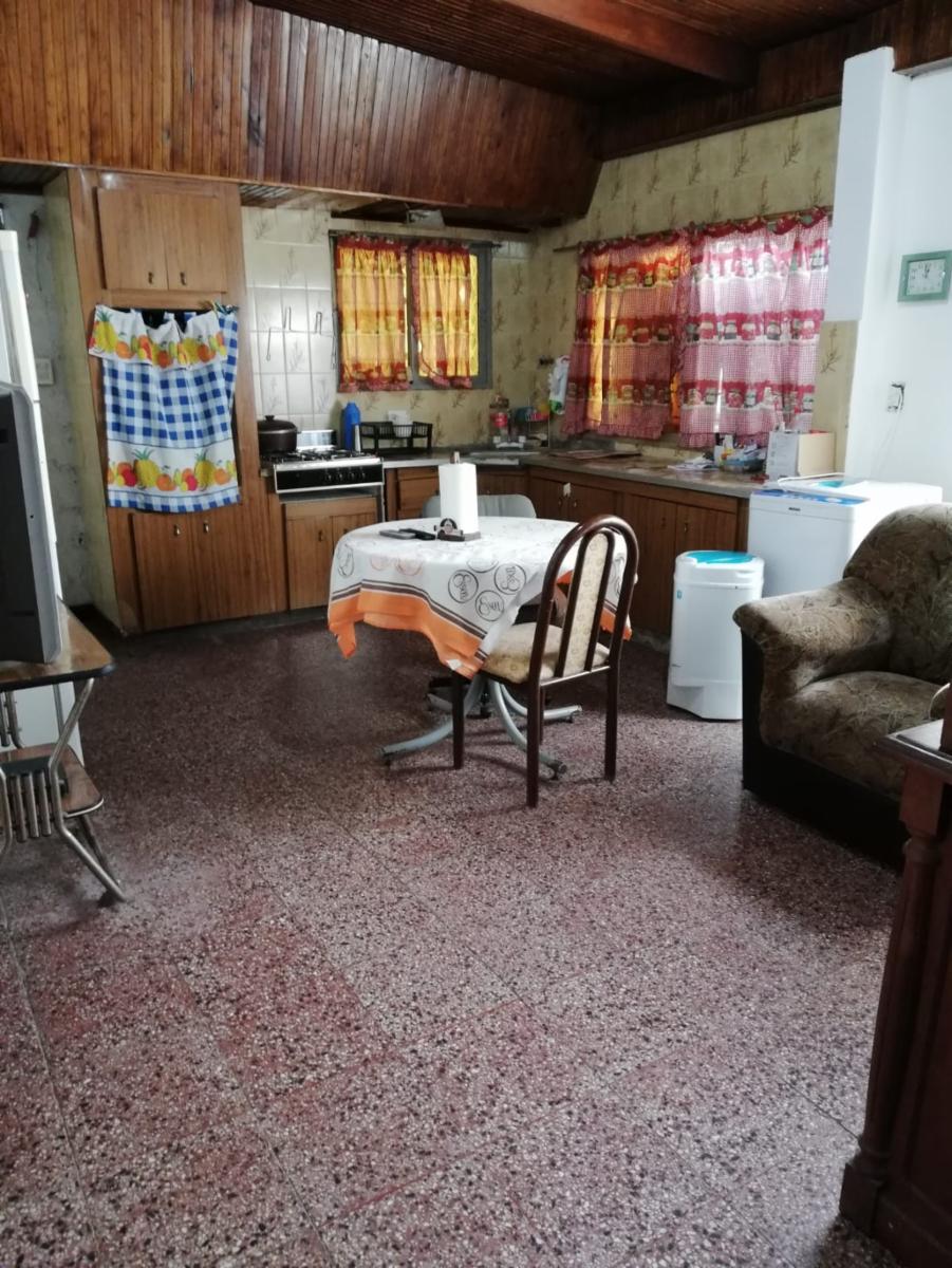 Casa lote propio de 6 ambientes. Cochera pasante 3 autos Fondo libre — foto 12