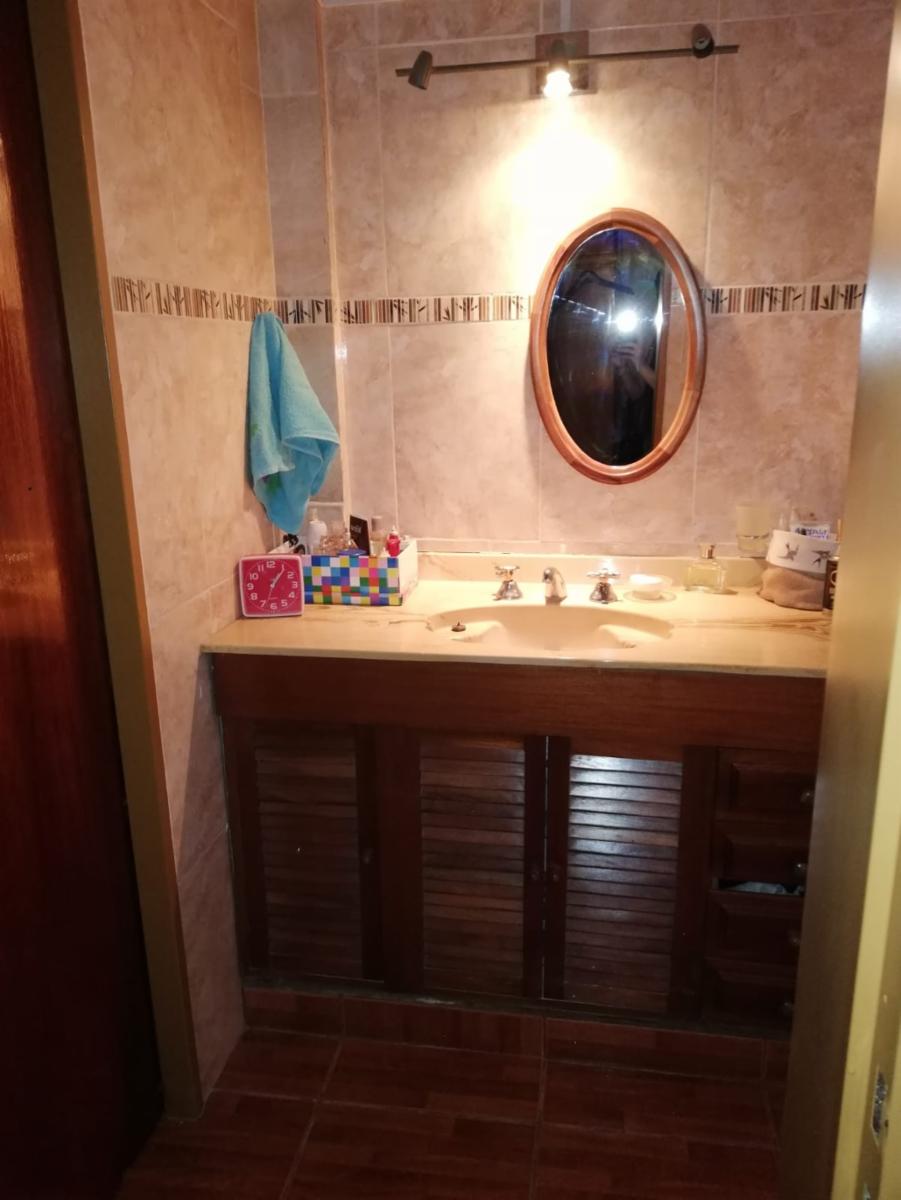 Casa lote propio de 6 ambientes. Cochera pasante 3 autos Fondo libre — foto 14