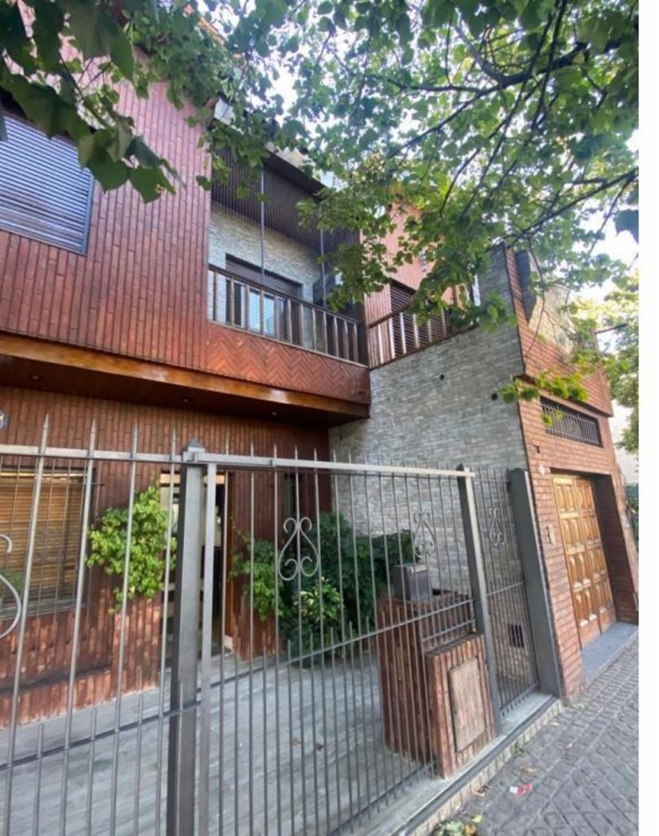 Excelente propiedad 4 Ambientes. Cochera y Pileta, sobre lote de 10X45. — foto 3