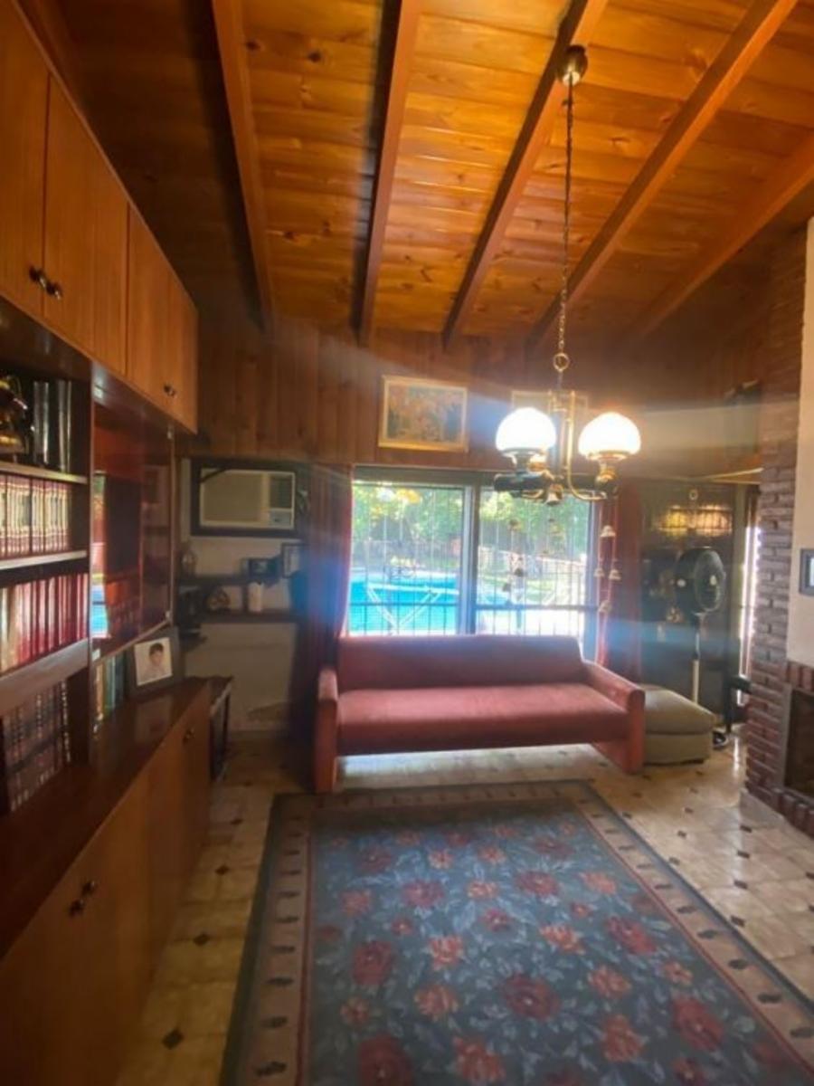 Excelente propiedad 4 Ambientes. Cochera y Pileta, sobre lote de 10X45. — foto 6