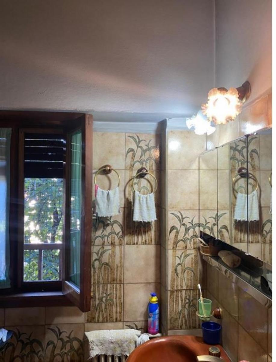 Excelente propiedad 4 Ambientes. Cochera y Pileta, sobre lote de 10X45. — foto 8