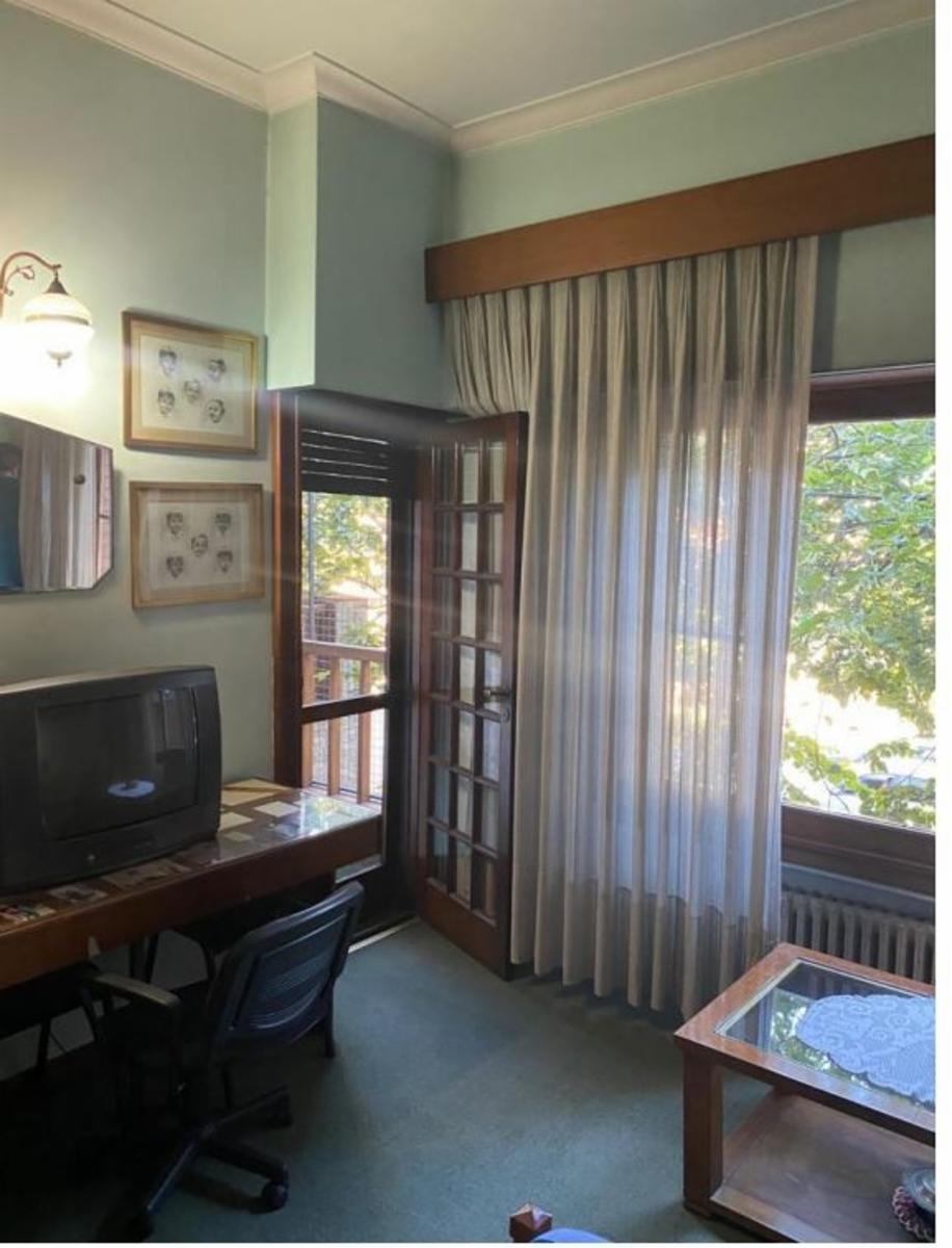 Excelente propiedad 4 Ambientes. Cochera y Pileta, sobre lote de 10X45. — foto 10