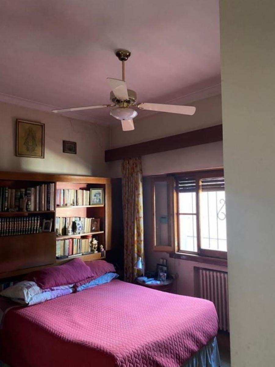 Excelente propiedad 4 Ambientes. Cochera y Pileta, sobre lote de 10X45. — foto 11
