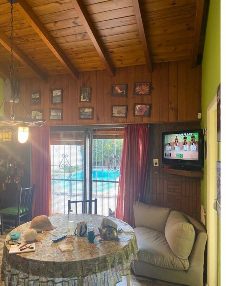 Excelente propiedad 4 Ambientes. Cochera y Pileta, sobre lote de 10X45. — foto 15