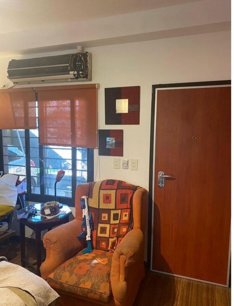 Excelente propiedad 4 Ambientes. Sobre lote de 10X30. Cochera, Amplio Play Room de 80 mts2, Fondo libre. — foto 7