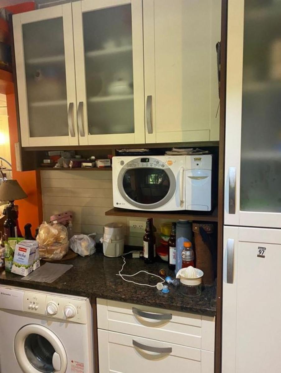 Excelente propiedad 4 Ambientes. Sobre lote de 10X30. Cochera, Amplio Play Room de 80 mts2, Fondo libre. — foto 10