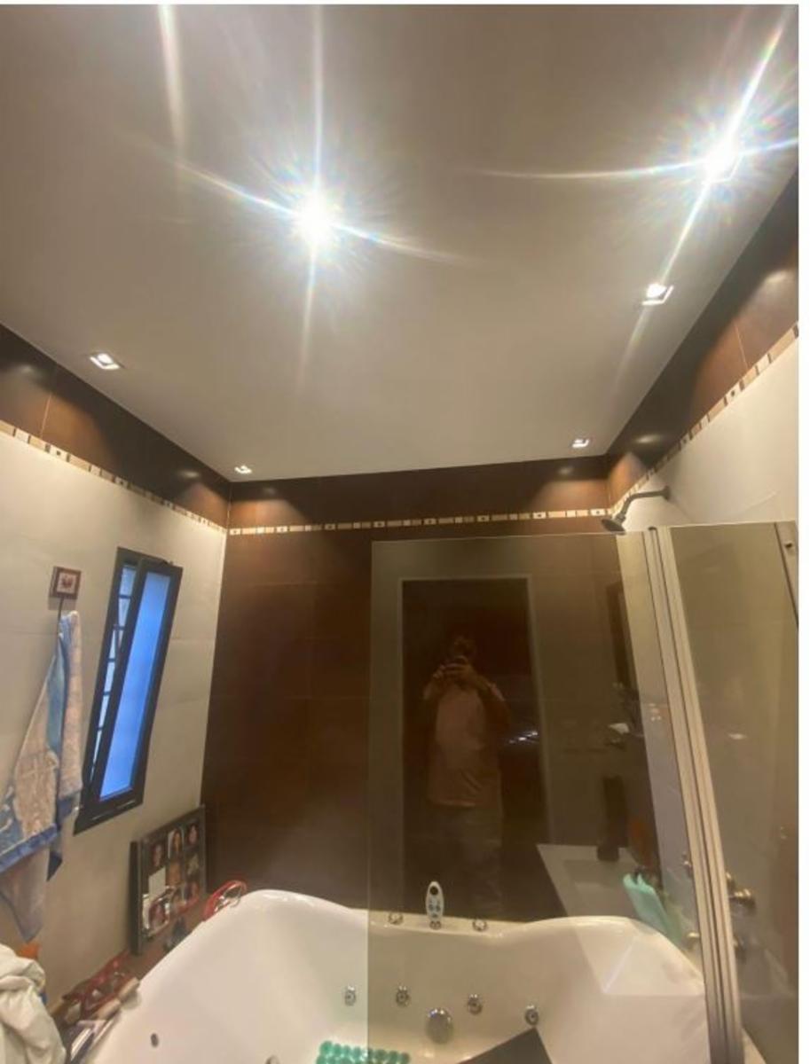 Excelente propiedad 4 Ambientes. Sobre lote de 10X30. Cochera, Amplio Play Room de 80 mts2, Fondo libre. — foto 14