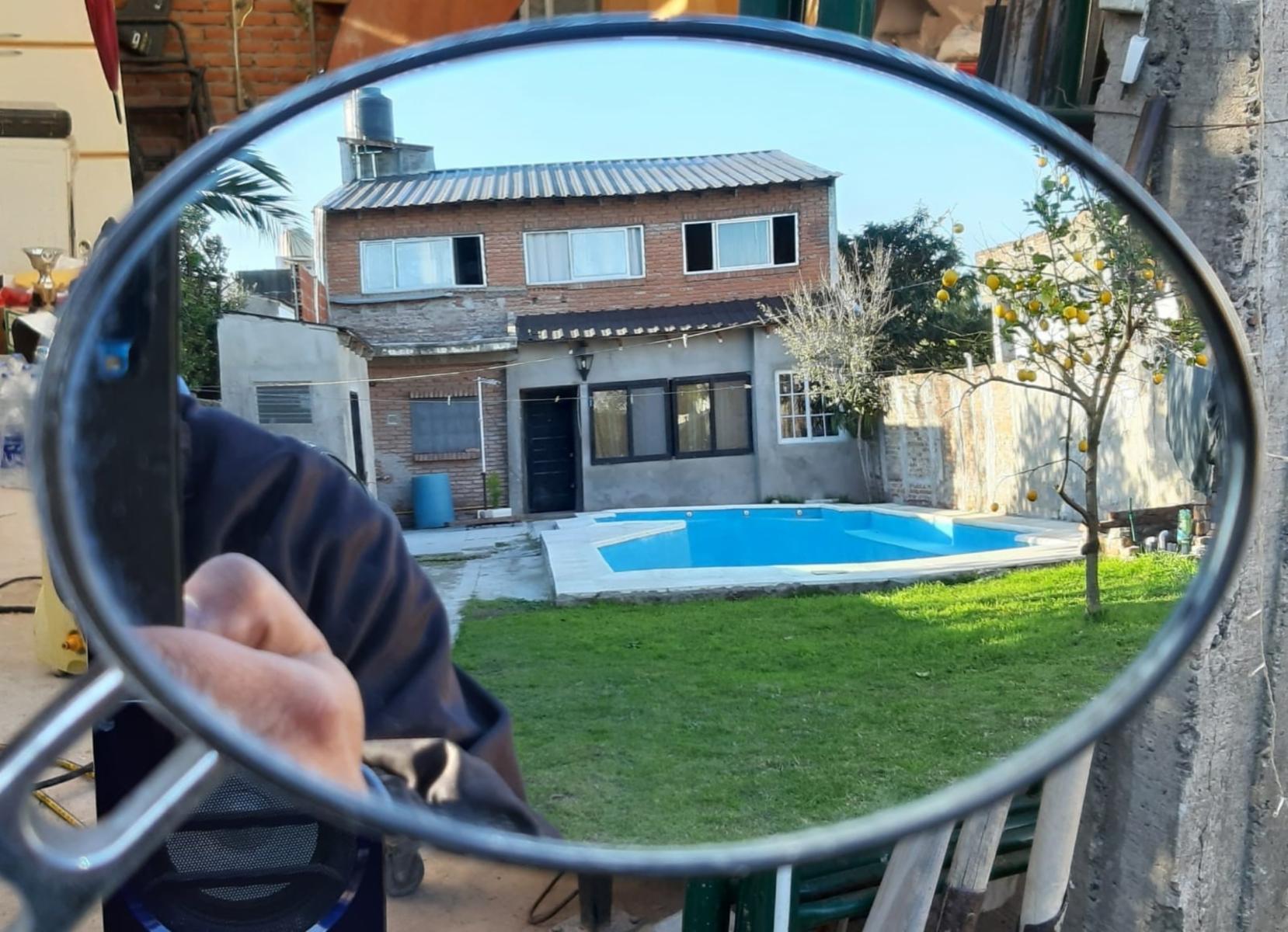 VILLA LUZURIAGA Casa 4 ambientes sobre excelente Lote con Pileta. Ideal Vivienda o Casa de Eventos — foto 2