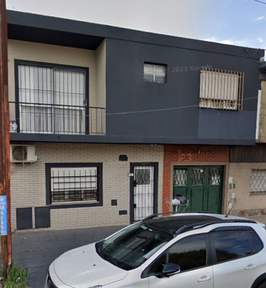 Morón PH 3 Ambientes Al frente tipo Dúplex. Buen estado y ubicación