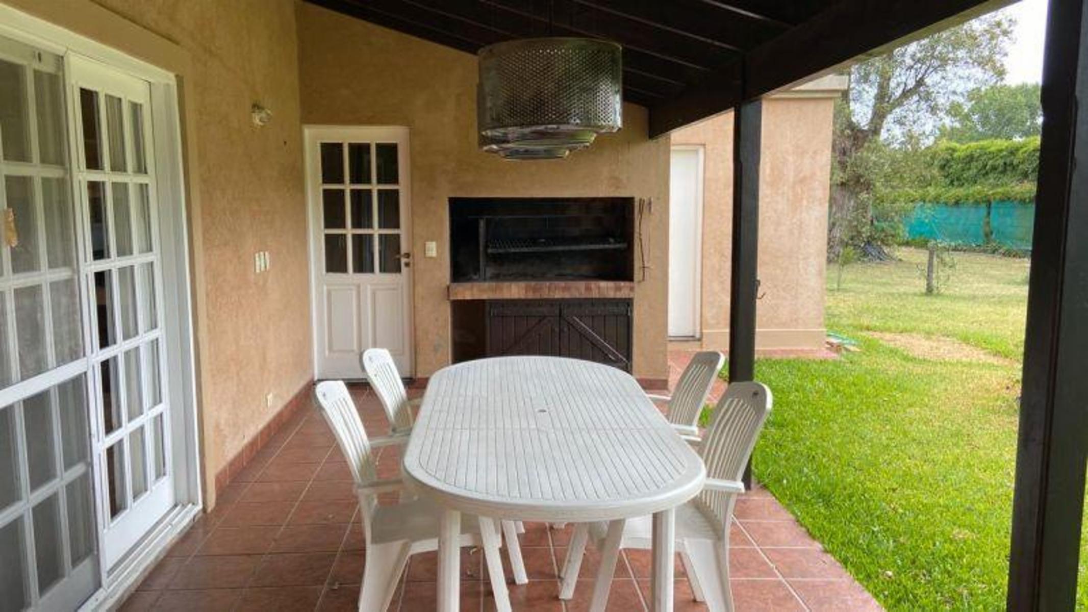 A. Chazarreta 100 Gral. Rodriguez - Casa 5 ambientes en venta — foto 2