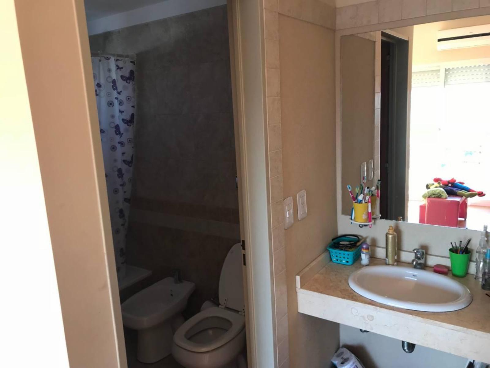 Vicente Lopez 200 Ramos Mejia - Departamento de 4 ambientes en venta