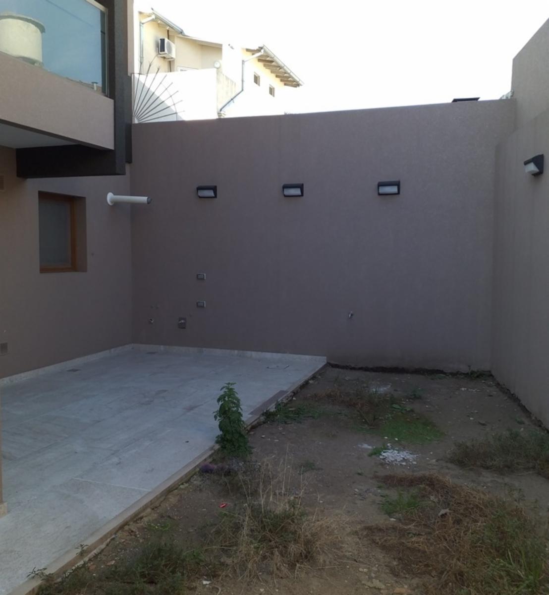 Gran departamento de 3 ambientes con 2 patios en planta baja - Chacabuco 100 Ramos Mejia — foto 15