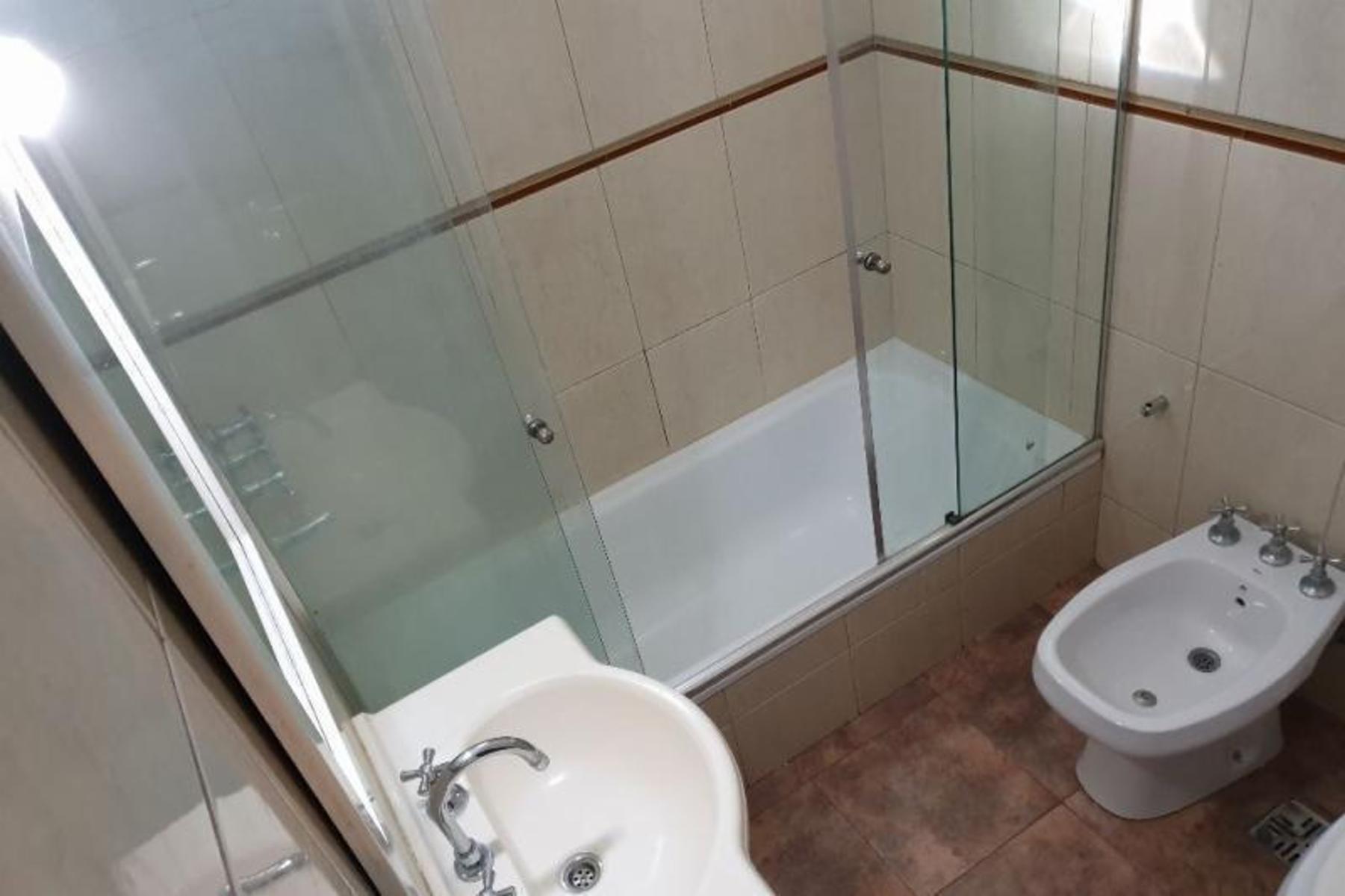 Departamento de tres ambientes con cochera en venta - Castelli 200 Ramos Mejia — foto 2