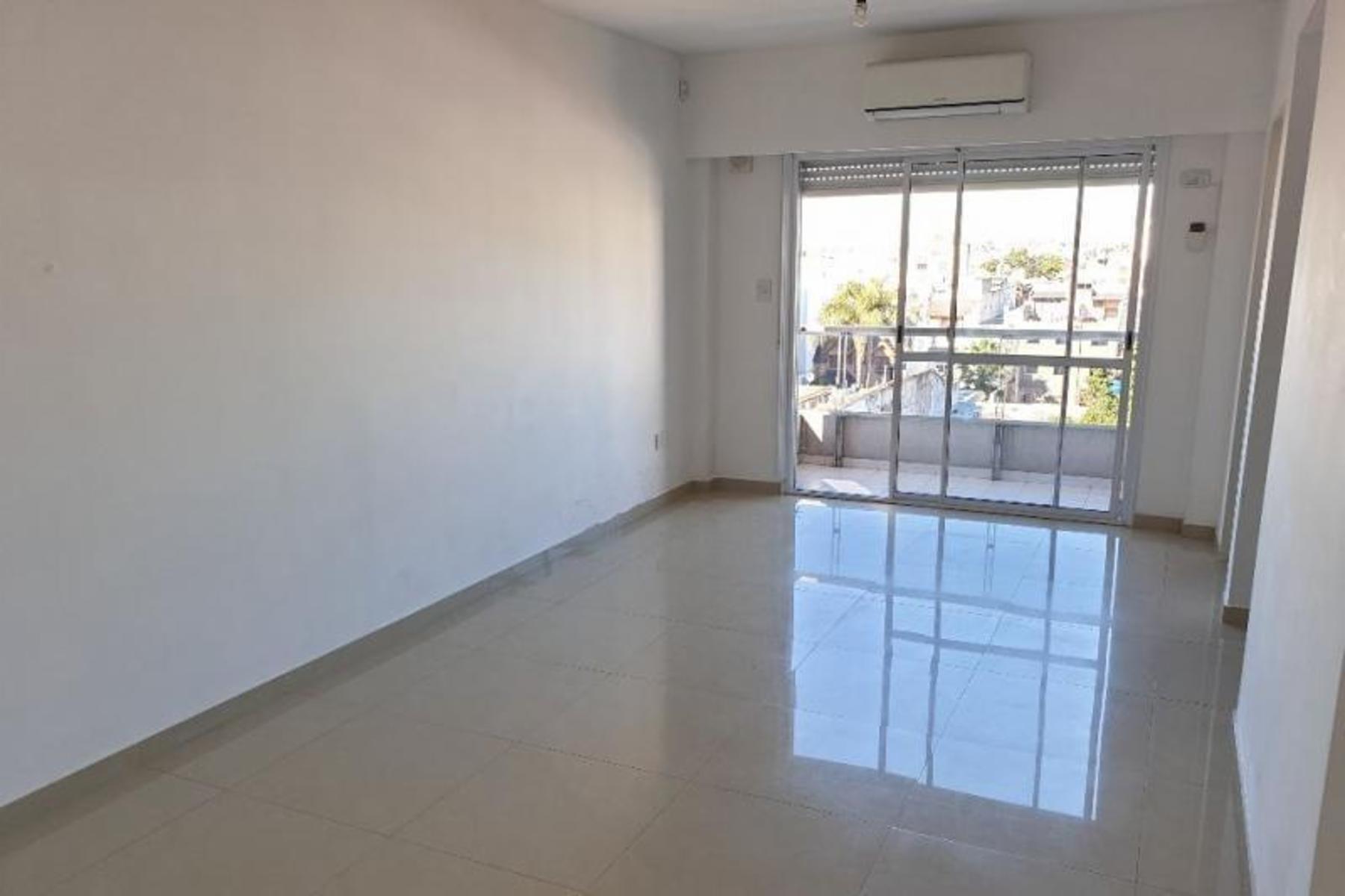 Departamento de tres ambientes con cochera en venta - Castelli 200 Ramos Mejia — foto 13