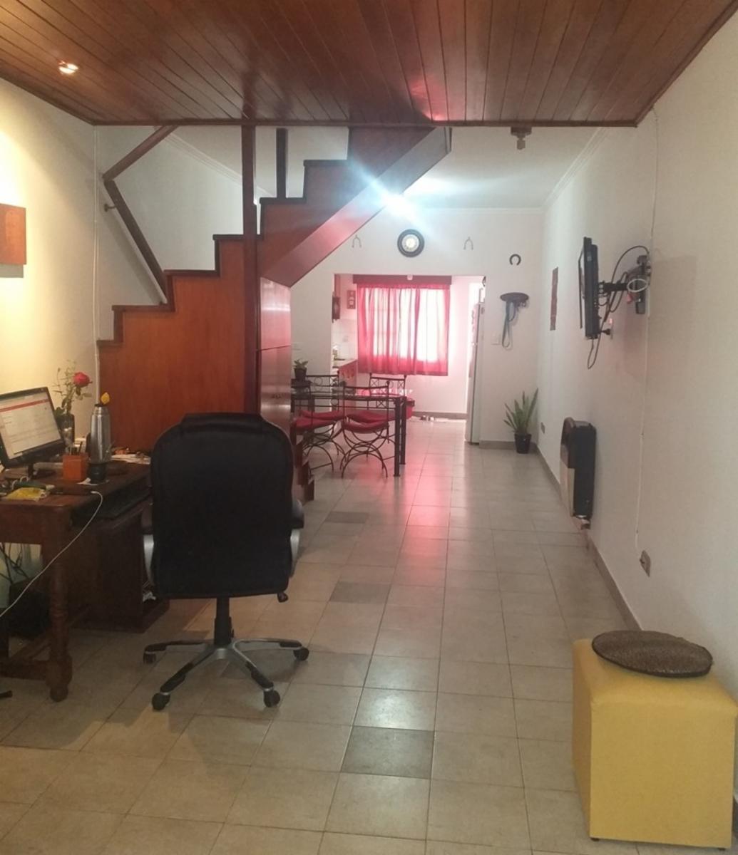 Excelente duplex de tres ambientes con cochera en venta - Triunvirato 2100 Villa Luzuriaga — foto 2